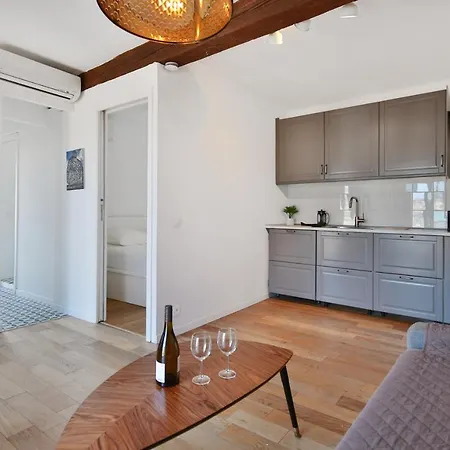 شقة Old 2 Terraces Sea And Mountain Views أنتيب